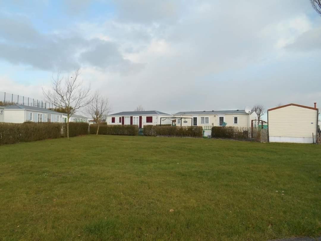Luxe vakantiechalet met omheinde tuin Bredene 6pers  Buitenkant foto